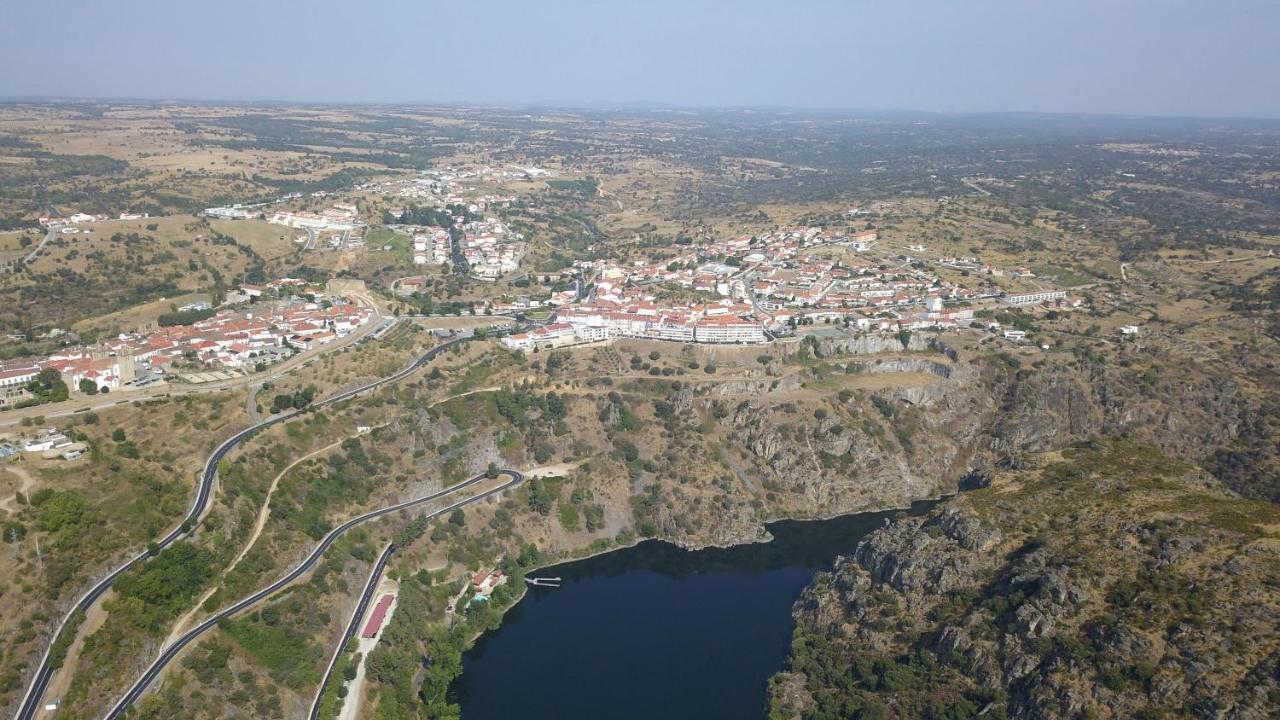 Pensao Vista Bela Hotel Miranda do Douro Exterior photo